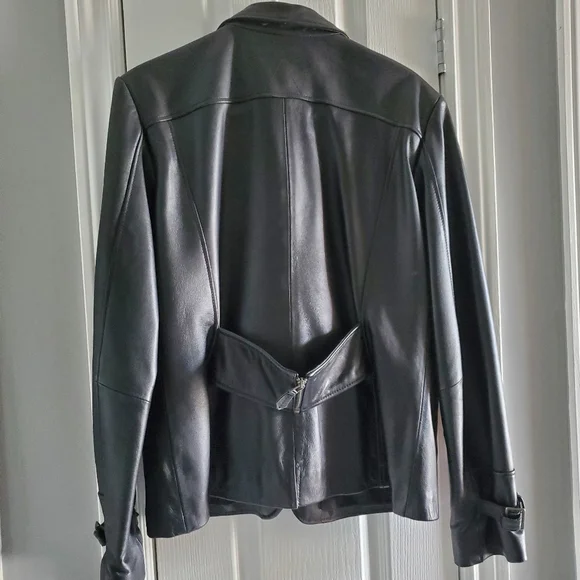 Leather jacket - Picture 1 of 5